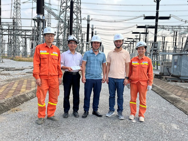 Thi công sửa chữa công trình truyền tải điện 500kV để đảm bảo cấp điện cho Thủ đô Hà Nội trong thời gian tới- Ảnh 1.