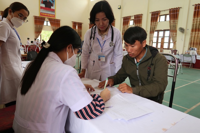 Vụ 6 công nhân tử vong do bụi phổi ở Nghệ An: Phát hiện thêm hàng chục công nhân mắc bệnh- Ảnh 1.