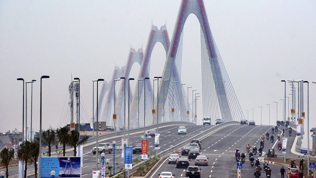 Hà Nội sẽ cấm phương tiện lưu thông qua cầu Nhật Tân - Ảnh 1.