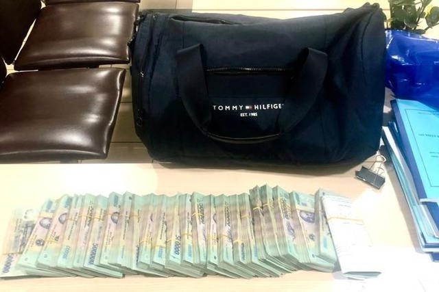 Đã tìm thấy chủ nhật chiếc túi chứa 1,2 tỷ đồng bị bỏ quên ở sân bay Nội Bài - Ảnh 1.