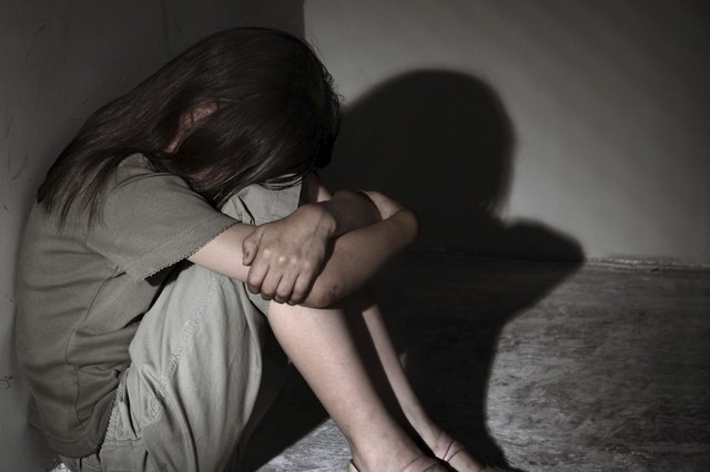 Nữ sinh lớp 7 sinh con: Cấu thành tội hiếp dâm trẻ em?