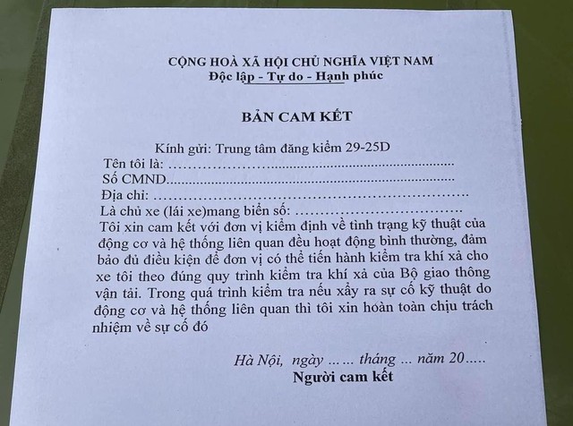 Cục Đăng kiểm yêu cầu chấm dứt hành vi bắt khách ký cam kết kiểm định xe - Ảnh 2.