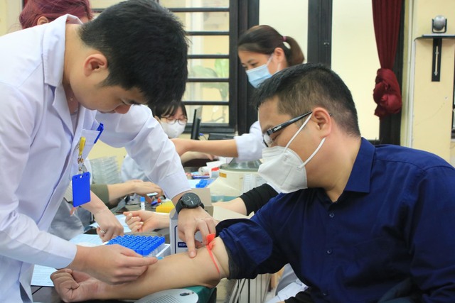 Gần 150 cán bộ nhân viên y tế BV Phổi TƯ hiến máu dịp đầu năm mới - Ảnh 6.
