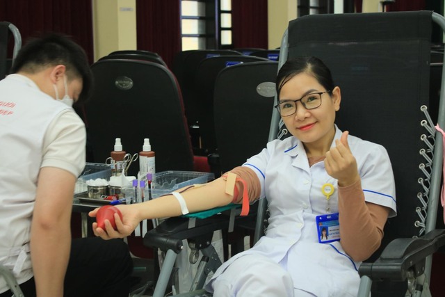 Gần 150 cán bộ nhân viên y tế BV Phổi TƯ hiến máu dịp đầu năm mới - Ảnh 5.