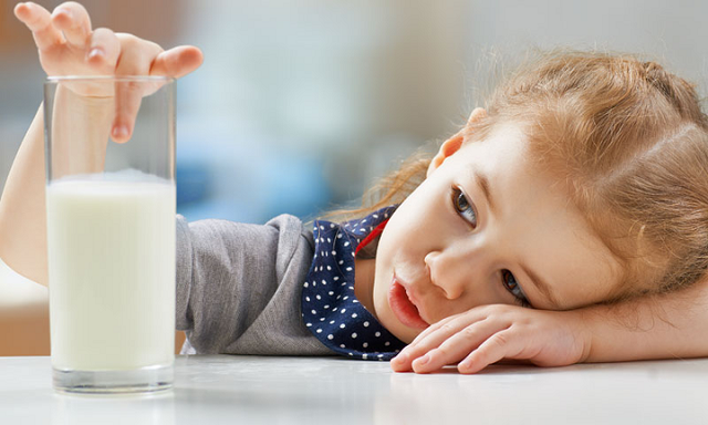 Trẻ không dung nạp đường Lactose bị tiêu chảy phải làm sao? - Ảnh 2.