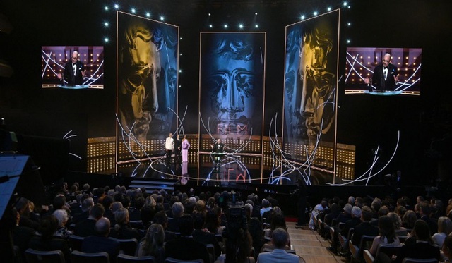 Những khoảnh khắc đáng nhớ nhất tại lễ trao giải điện ảnh Anh quốc BAFTA - Ảnh 9.