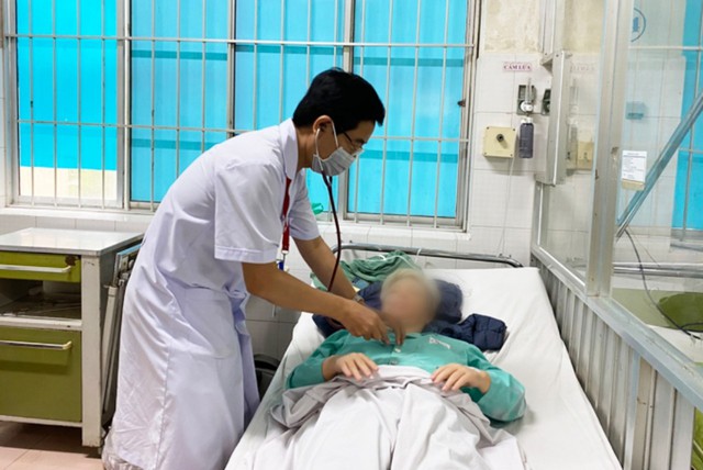 Bệnh nhân người Nga được bác sĩ ở Khánh Hòa cứu sống khi đã ngưng tim - Ảnh 1.