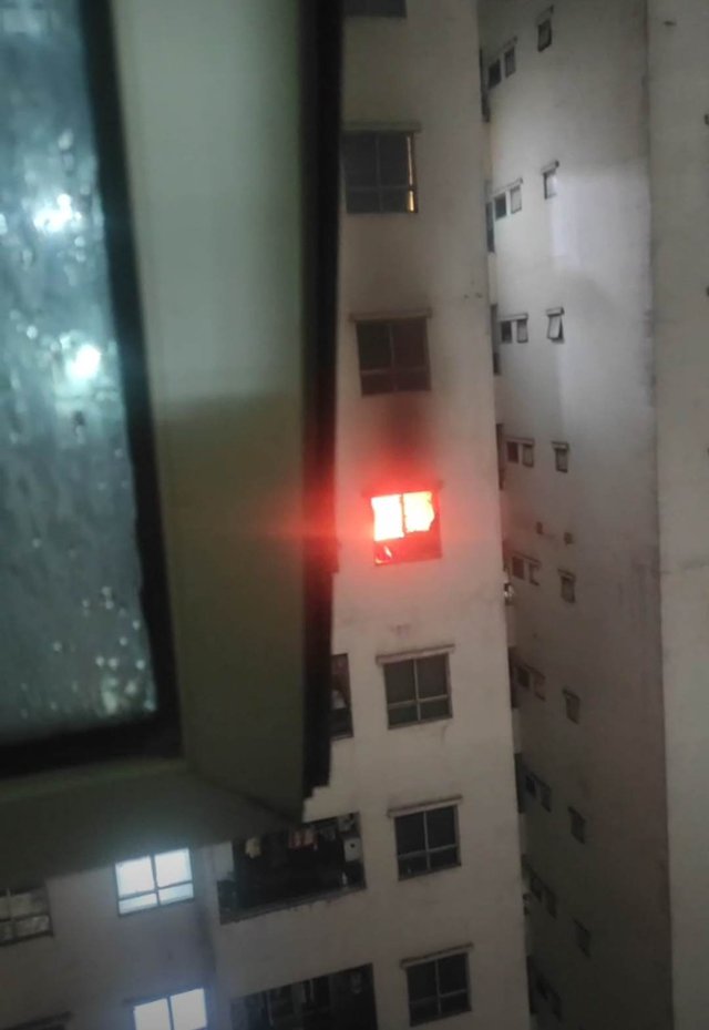 Hà Nội: Cháy rụi phòng ngủ ở khu chung cư HH Linh Đàm - Ảnh 1.