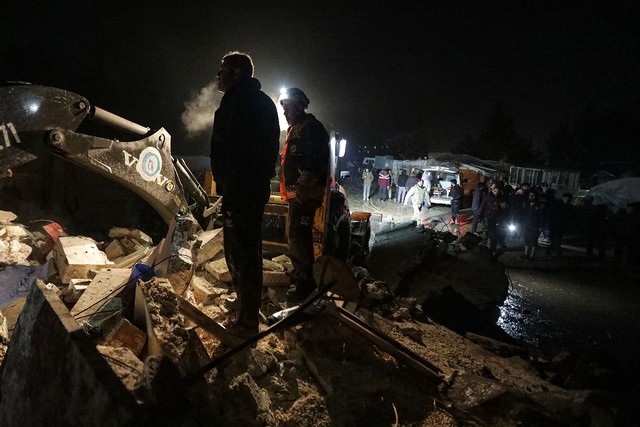 Động đất kinh hoàng tại Thổ Nhĩ Kỳ và Syria, hơn 500 người thiệt mạng - Ảnh 3.