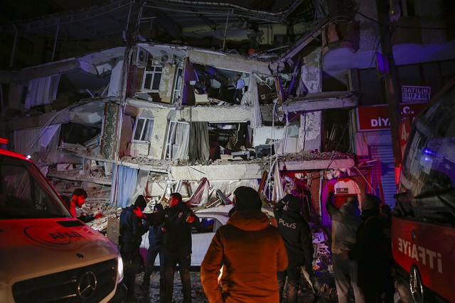 Động đất kinh hoàng tại Thổ Nhĩ Kỳ và Syria, hơn 500 người thiệt mạng - Ảnh 2.