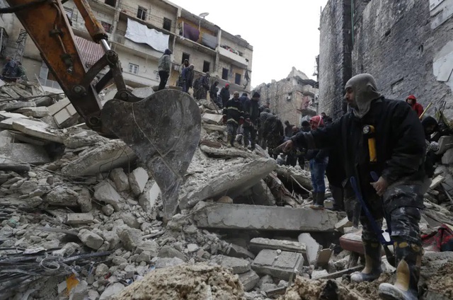 Thảm họa động đất Thổ Nhĩ Kỳ-Syria: Chạy đua với thời gian giải cứu các nạn nhân mắc kẹt - Ảnh 11.