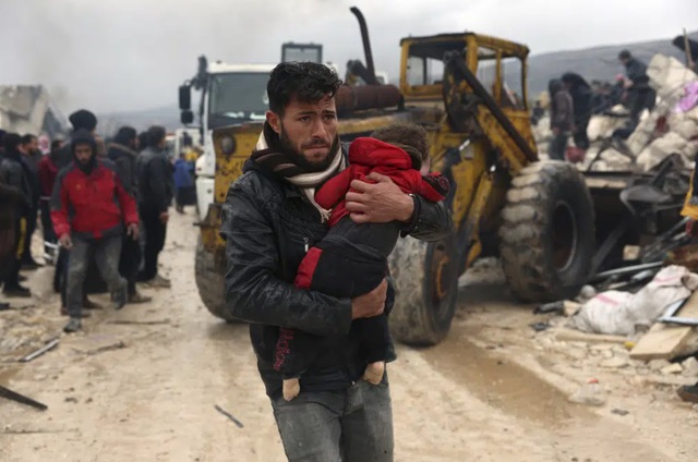 Thảm họa động đất Thổ Nhĩ Kỳ-Syria: Chạy đua với thời gian giải cứu các nạn nhân mắc kẹt - Ảnh 3.