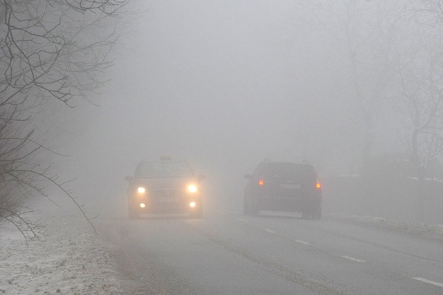 Những điều cần biết khi tham gia giao thông trong thời tiết sương mù - Ảnh 1.