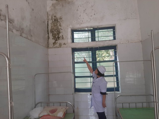 Trạm y tế thị trấn huyện vùng cao Quan Sơn xuống cấp nghiêm trọng - Ảnh 2.