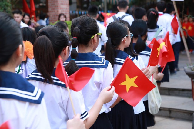 Hà Nội: Học sinh chuyển cấp tăng mạnh, lớp 6 tăng gần 38.000 học sinh - Ảnh 2.
