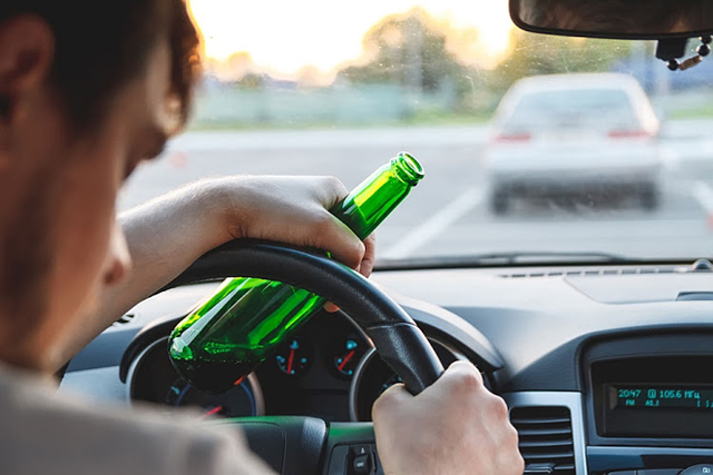 Nhiều người từ bỏ thói quen lái xe sau khi uống rượu bia. Ảnh minh họa.