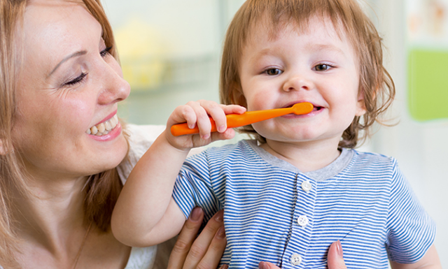4 sai lầm thường gặp khi chăm sóc răng cho trẻ mà cha mẹ hay mắc phải - Ảnh 3.