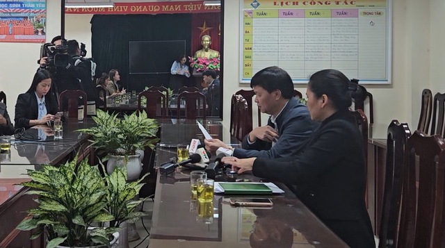 Đại diện lãnh đạo Phòng GD&ĐT quận Thanh Xuân và Trường tiểu học Kim Giang.