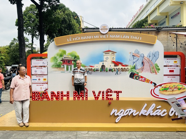 Người Sài Gòn xếp hàng mua bánh mì, check in tại Lễ hội bánh mì Việt Nam - Ảnh 23.