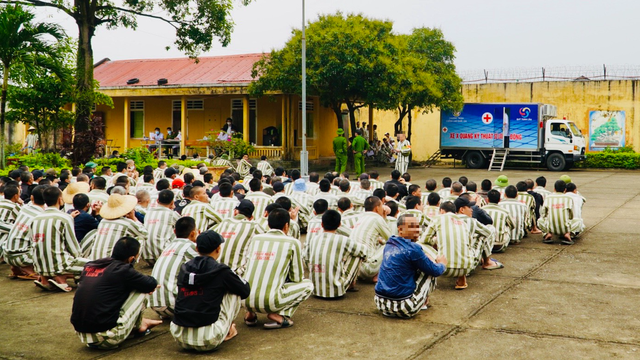 Gần 700 phạm nhân mới tại Quảng Bình được khám sàng lọc tại trại - Ảnh 1.