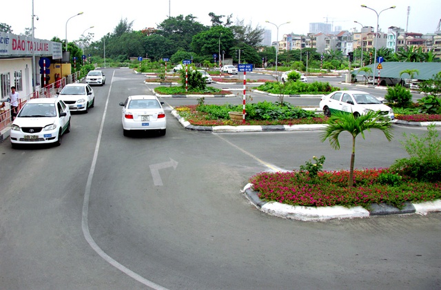 Phát hiện các sai sót trong đào tạo lái xe, Bộ GTVT chỉ đạo khẩn - Ảnh 2.