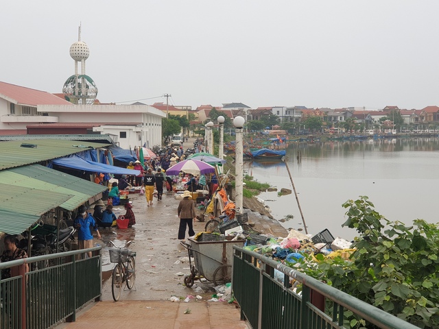 Những con sông “gồng mình” tiếp nhận rác thải từ chợ - Ảnh 7.