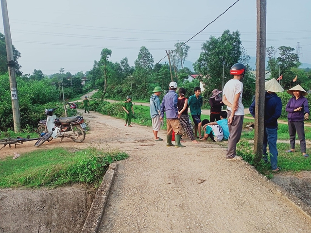 Học sinh lớp 10 đuối nước tử vong khi đi tắm kênh - Ảnh 1.