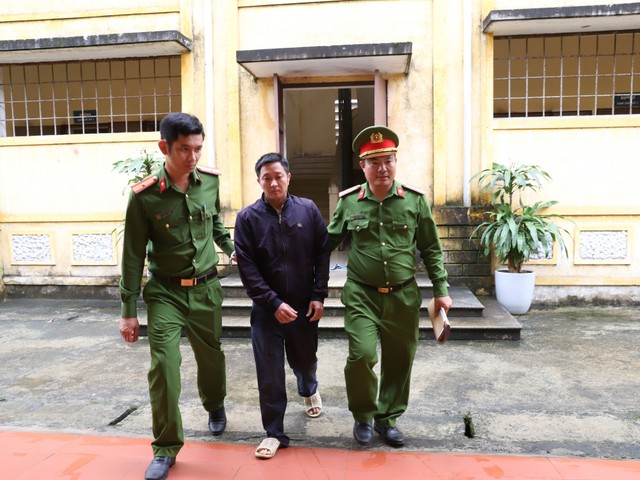 Công an bắt giữ đối tượng Trần Văn Ân.