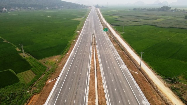 Người dân Thanh Hóa hay đi từ Hà Nội về quê và ngược lại sẽ chỉ mất khoảng 2 giờ khi cao tốc Mai Sơn - QL45 được đưa vào khai thác. (Ảnh: CTV/Vietnam+).