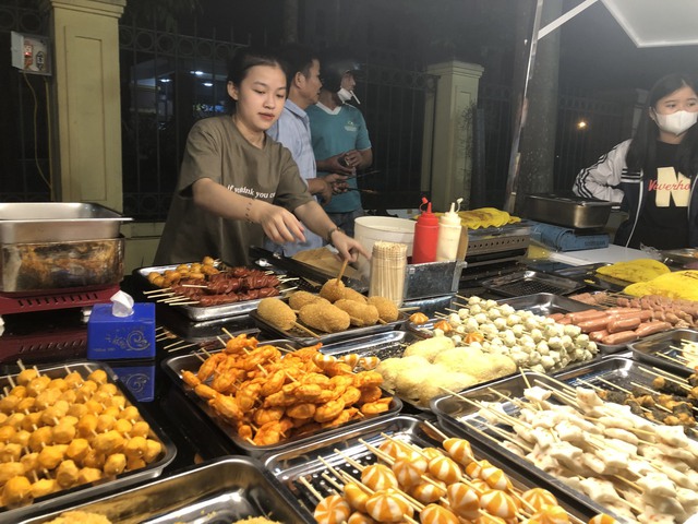 Khu phố chuyên doanh ẩm thực đầu tiên tại Hà Tĩnh - Ảnh 5.