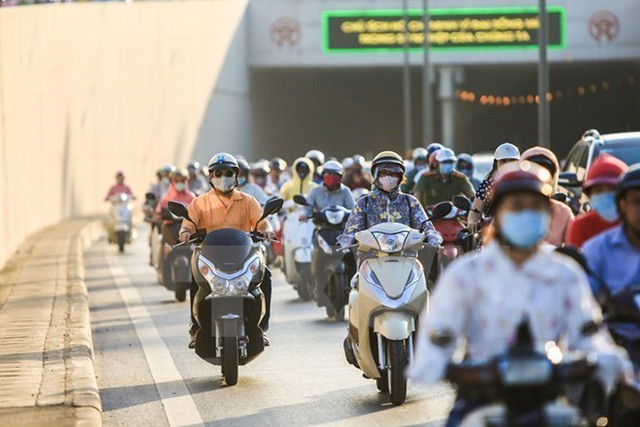 Thời tiết hôm nay 4/4: Bắc - Trung Bộ nhiều nơi nắng nóng, nhiệt độ cao nhất 38 độ - Ảnh 1. Thời tiết hôm nay 4/4: Bắc - Trung Bộ nhiều nơi nắng nóng, nhiệt độ cao nhất 38 độ - Ảnh 1.