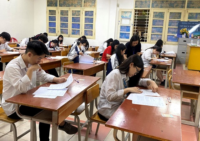 90.000 học sinh Hà Nội làm bài khảo sát trước Kỳ thi tốt nghiệp THPT - Ảnh 2.