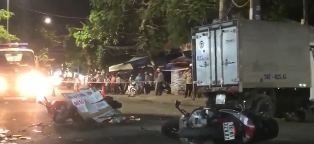 Lại thêm 1 vụ ô tô tông hàng loạt xe máy, nhiều người bị thương - Ảnh 3.
