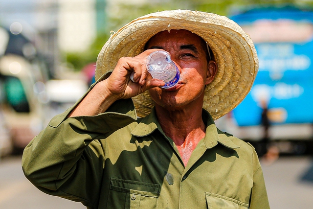 Nguyên nhân gây ra các kỷ lục nhiệt độ ở nhiều nơi những ngày qua - Ảnh 2.