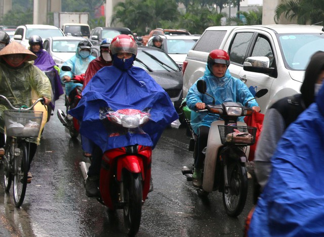 Thời tiết hôm nay 13/5:  Bắc Bộ có mưa rào đến mưa to - Ảnh 1.