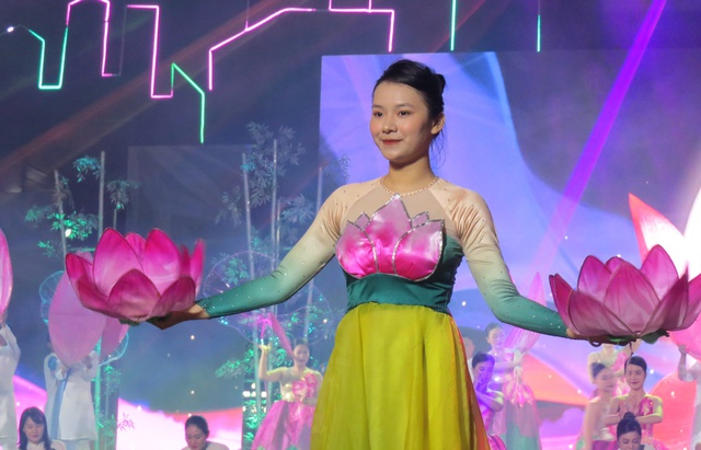 Đặc sắc Lễ hội đường phố 'Quê hương mùa sen nở' ở Nghệ An - Ảnh 4.