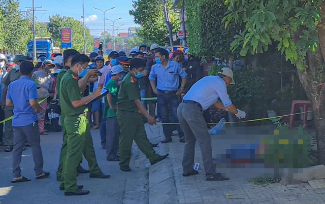 Hiện trường đầy ám ảnh vụ truy sát hàng xóm vì mâu thuẫn ở Ninh Thuận - Ảnh 1.