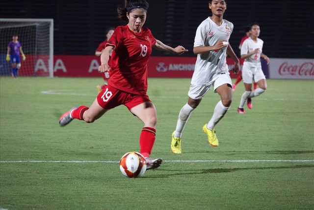 Thanh Nhã đã có pha xử lý đẳng cấp để nhân đôi cách biệt cho đội tuyển nữ Việt Nam trong trận chung kết.