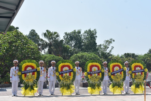 Đưa 19 hài cốt liệt sĩ hy sinh tại nước bạn Lào về đất mẹ an nghỉ - Ảnh 2.