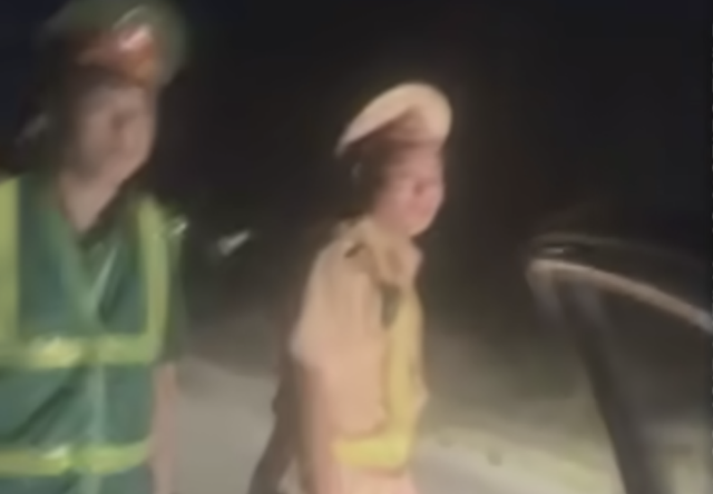 Xác minh clip công an văng tục với người vi phạm giao thông ở Lào Cai - Ảnh 1.