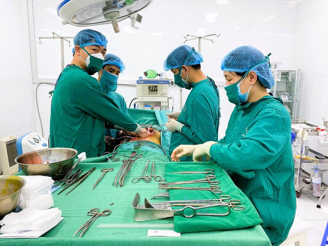 Bệnh viện Kiến An cứu sống bệnh nhân sốc đa chấn thương, nguy kịch - Ảnh 1.