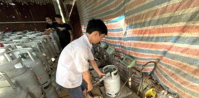 Nhận diện bình gas sang chiết trái phép đề phòng tai nạn cháy nổ - Ảnh 2.