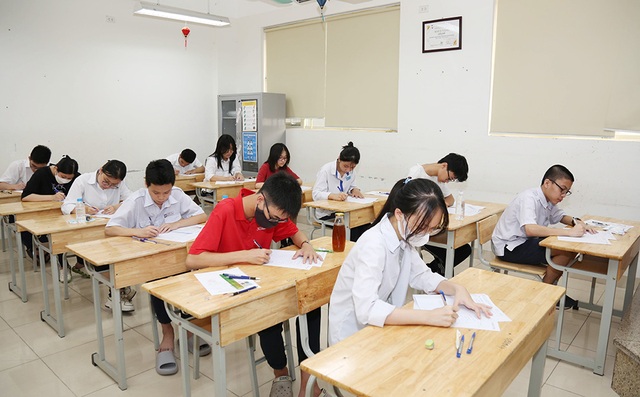 Thi lớp 10 tại Hà Nội: 5 thí sinh bị lập biên bản trong ngày thi đầu tiên - Ảnh 2.
