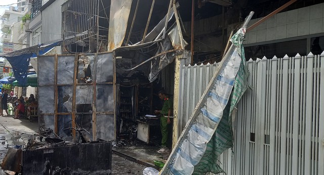 Cháy nhà trong hẻm ở Khánh Hòa, 3 người tử vong  - Ảnh 2.