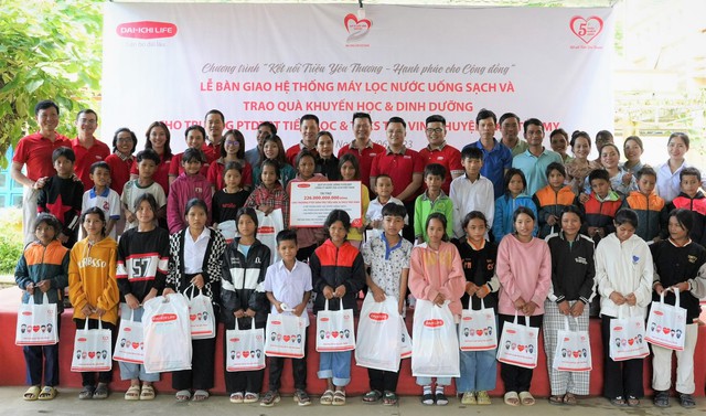 Dai-ichi Life Việt Nam trao quà tặng cho học sinh vùng sâu vùng xa tại Quảng Nam - Ảnh 3.
