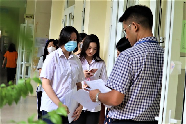 Thi lớp 10 tại Hà Nội: Thí sinh tự tin làm bài môn Toán - Ảnh 3.