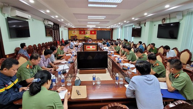 Lãnh đạo Bộ Công an, lãnh đạo tỉnh Đăk Lăk thăm, viếng các nạn nhân trong vụ việc xảy ra tại Đắk Lắk - Ảnh 5.