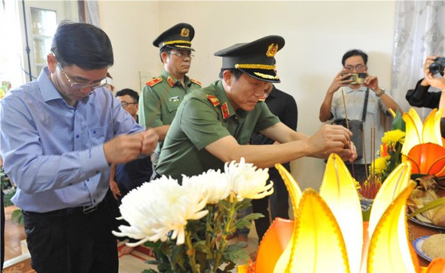 Lãnh đạo Bộ Công an thăm viếng các nạn nhân trong vụ việc xảy ra tại Đắk Lắk - Ảnh 3.