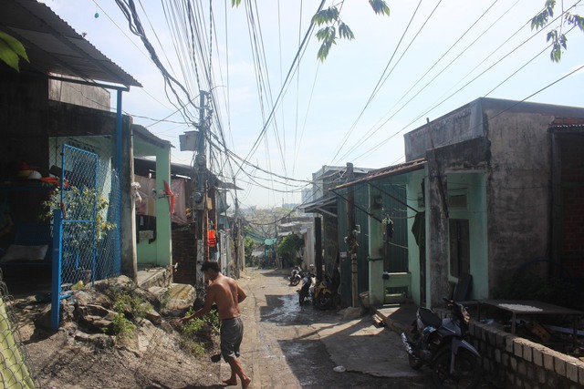 TP.Nha Trang: Cuộc sống bấp bênh ở xóm Núi, xóm Mũi - Ảnh 3.