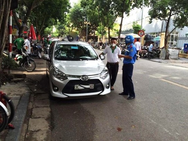 Hà Nội xử lí hàng trăm taxi vi phạm, phát hiện nhiều trường hợp gian lận giá cước - Ảnh 2.